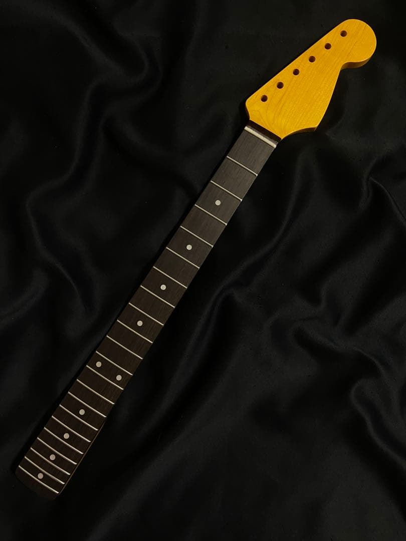 ストラトキャスタービンテージネック（No1）ビンテージカラーニトロサテン塗装