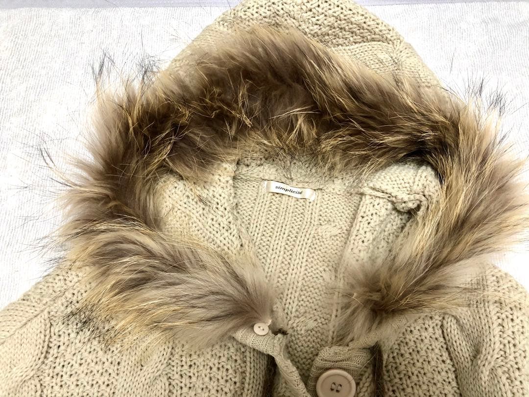 リズリサ系　ポンポン付きポンチョ　ケーブルニット