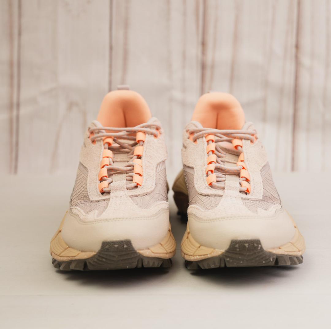 ヨ*読様 美品 Reebok ZIG KINETICA 2.5 EDGE 24c