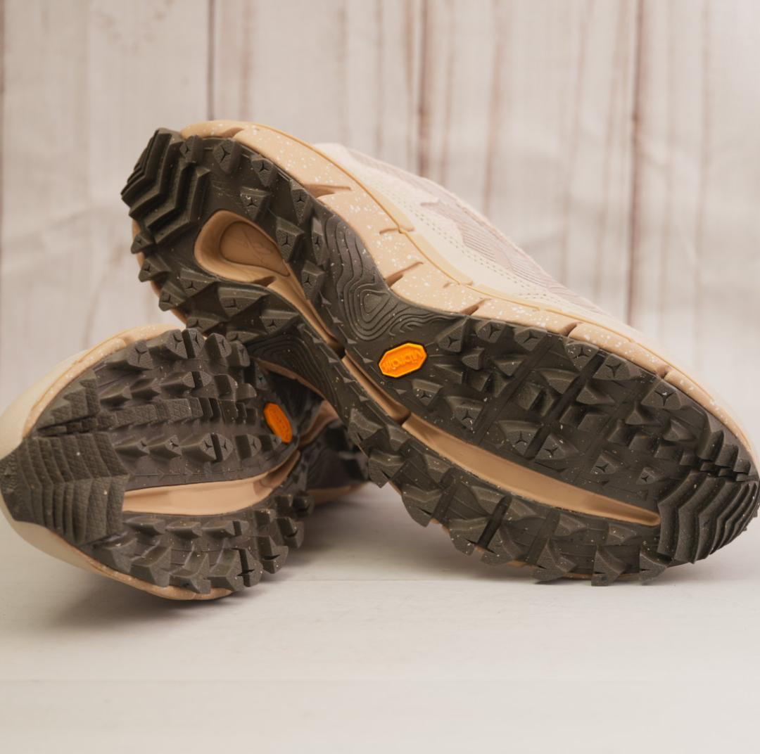 ヨ*読様 美品 Reebok ZIG KINETICA 2.5 EDGE 24c