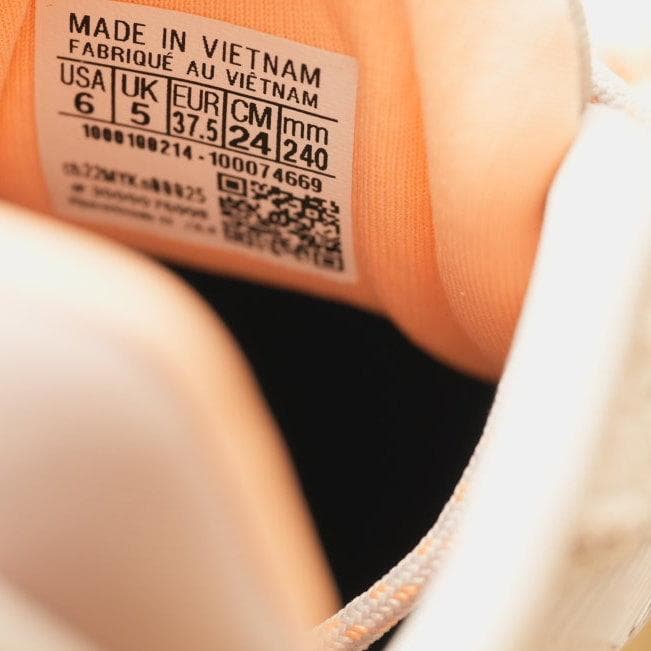 ヨ*読様 美品 Reebok ZIG KINETICA 2.5 EDGE 24c