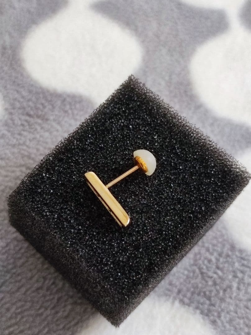 Hirotaka片耳アイスブルーベリルピアス10K