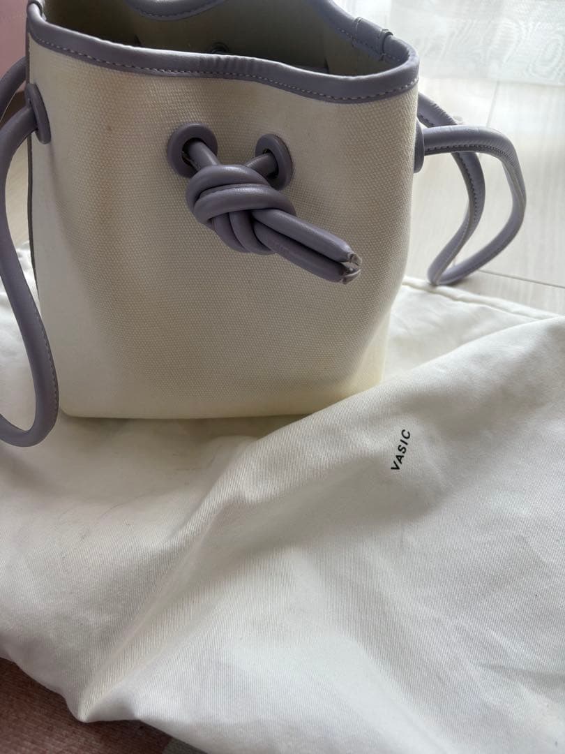 VASIC バケットバッグ ホワイト/ラベンダー - メルカリ