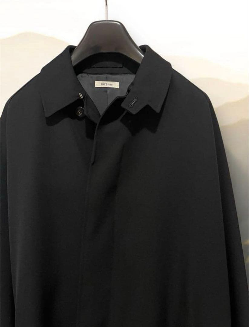 INTÉRIM HYPERBIG WOOLGABERDINE COAT 黒