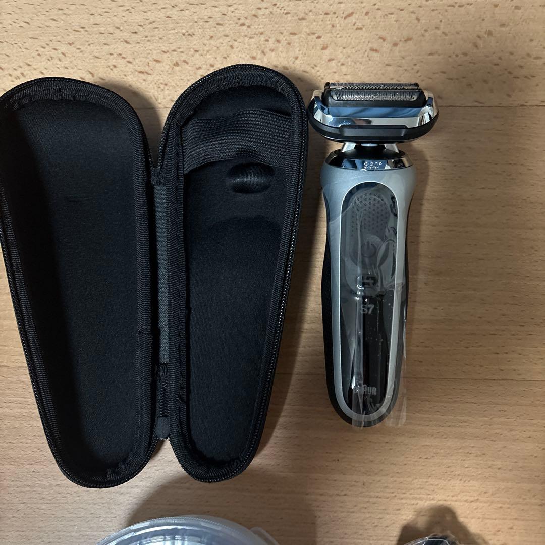 ブラウン シリーズ 7 70-S7001cc 洗浄機付き シェーバー シルバー