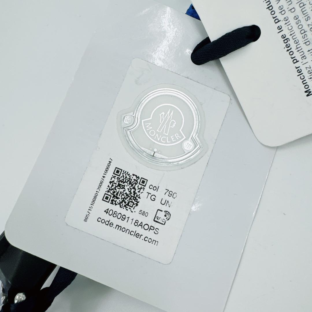 MONCLER モンクレール AirPodsケース ショルダー紐 シリコン 青 - メルカリ