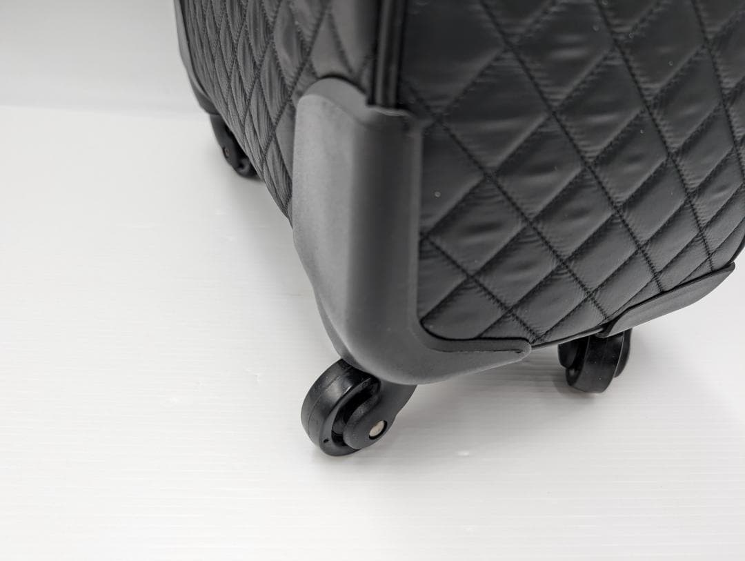 極美品　キティーちゃん キャリーケース　キルティング　サンリオライセンス正規品