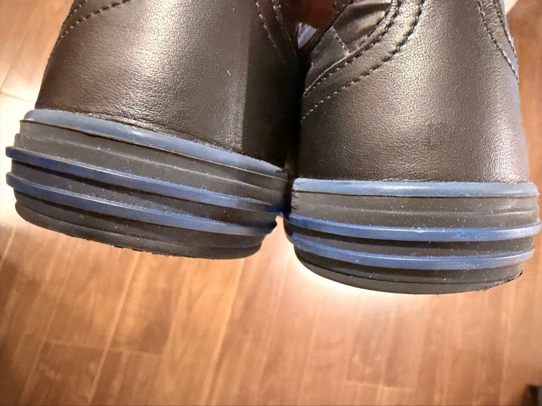 CHANEL ブラックレザー ロゴスニーカー