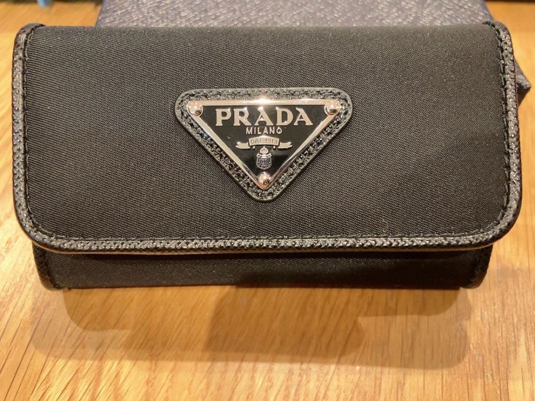 PRADA ブラック キーケース