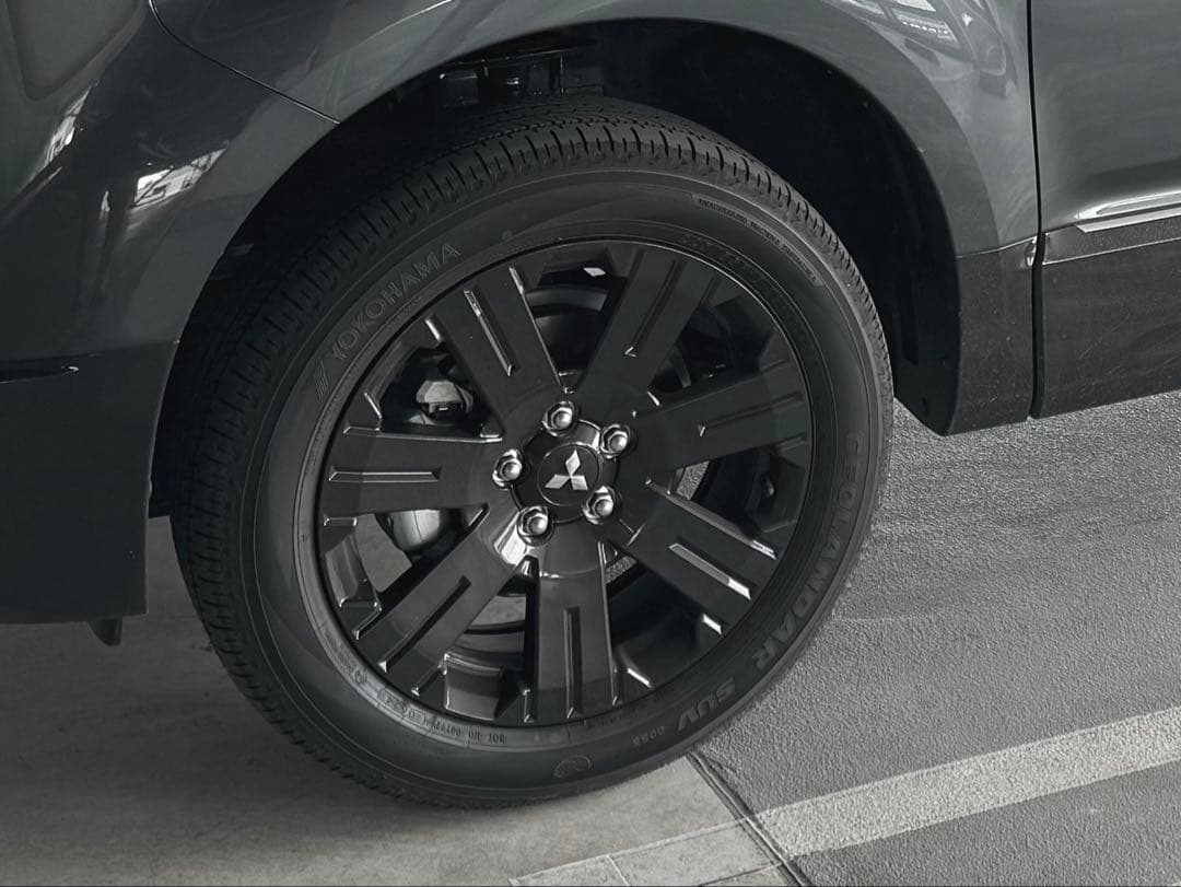 デリカD5純正 シャモニー 限定ブラックホイール 純正ナット付属