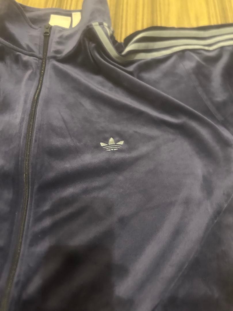 adidas ベロアセットアップ