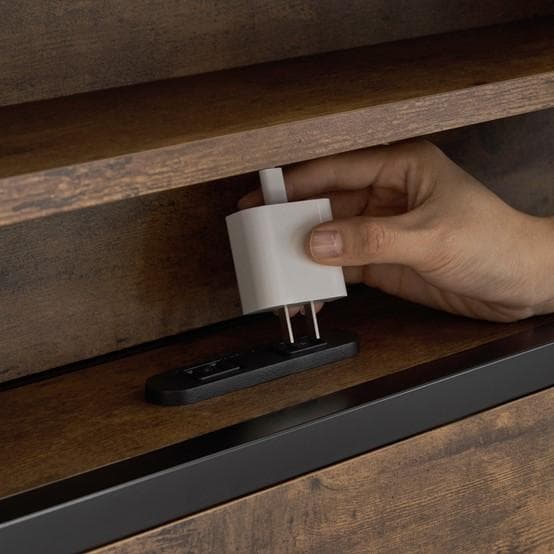 人気販売中！北欧風コンセント付きベッドフレーム　木製　ダブル（DOUBLE）