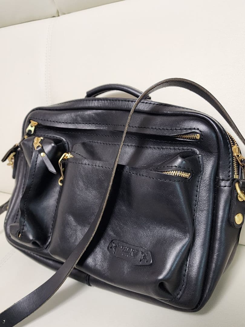 【極美品】HERZ　黒　レザー 2wayショルダーバッグ 4ポケット