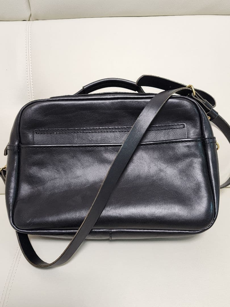 【極美品】HERZ　黒　レザー 2wayショルダーバッグ 4ポケット