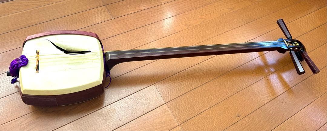 三味線 (穴あき)弦、笛、バチ、ケース付