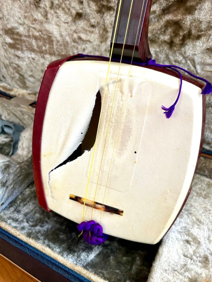 三味線 (穴あき)弦、笛、バチ、ケース付