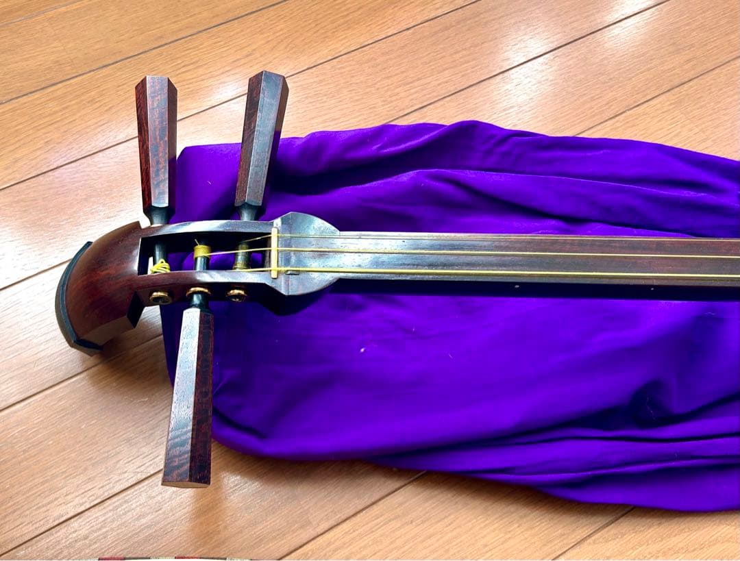 三味線 (穴あき)弦、笛、バチ、ケース付