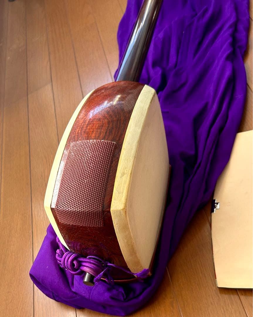 三味線 (穴あき)弦、笛、バチ、ケース付