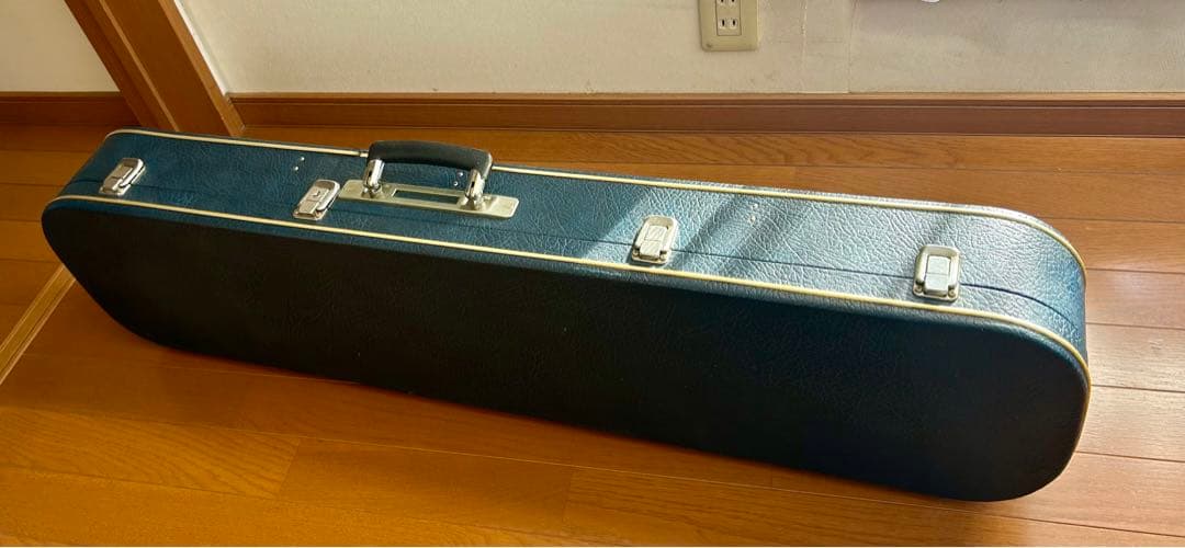 三味線 (穴あき)弦、笛、バチ、ケース付