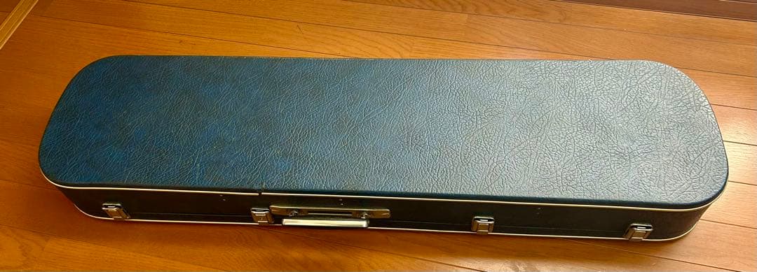 三味線 (穴あき)弦、笛、バチ、ケース付