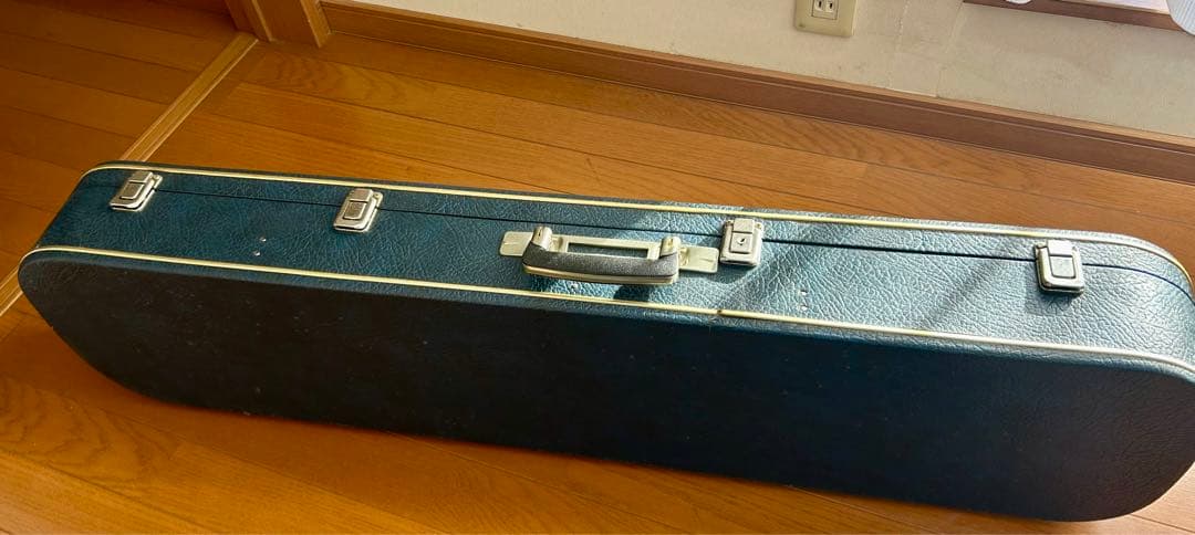 三味線 (穴あき)弦、笛、バチ、ケース付