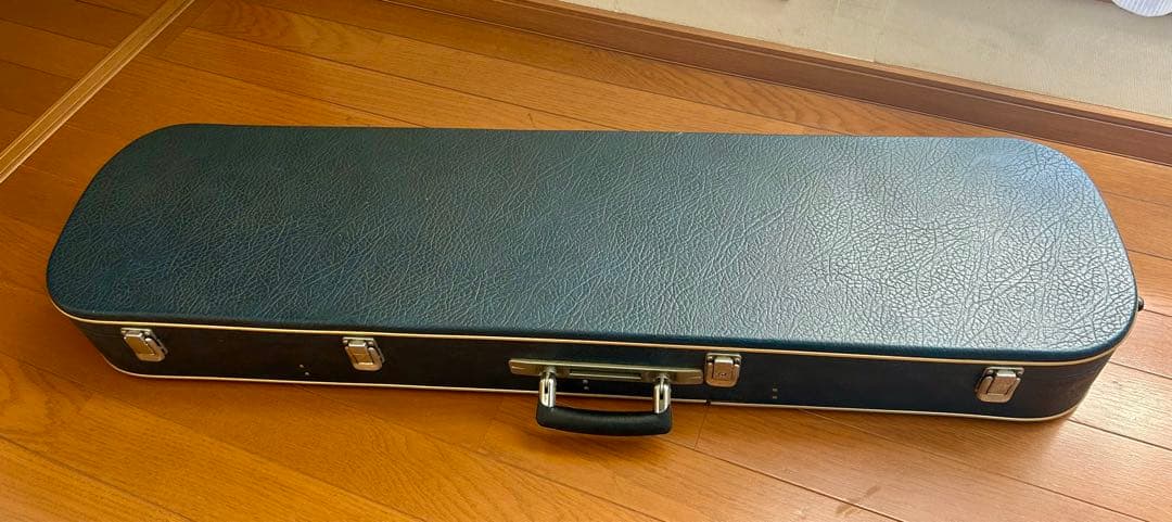 三味線 (穴あき)弦、笛、バチ、ケース付