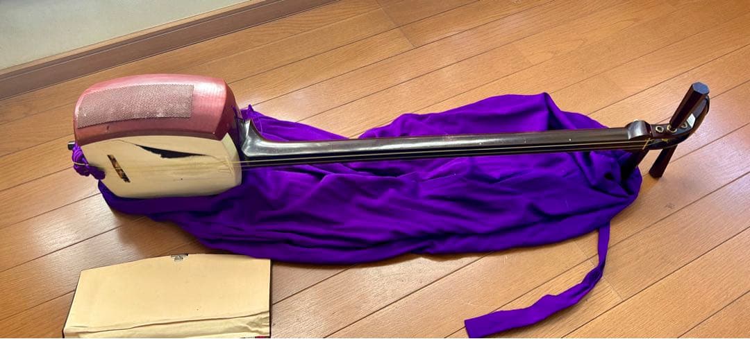三味線 (穴あき)弦、笛、バチ、ケース付