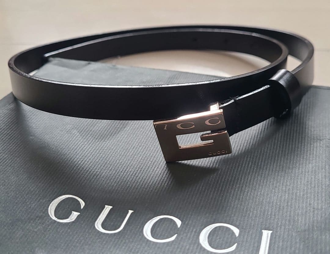 GUCCI ブラックレザーベルト Gロゴバックル