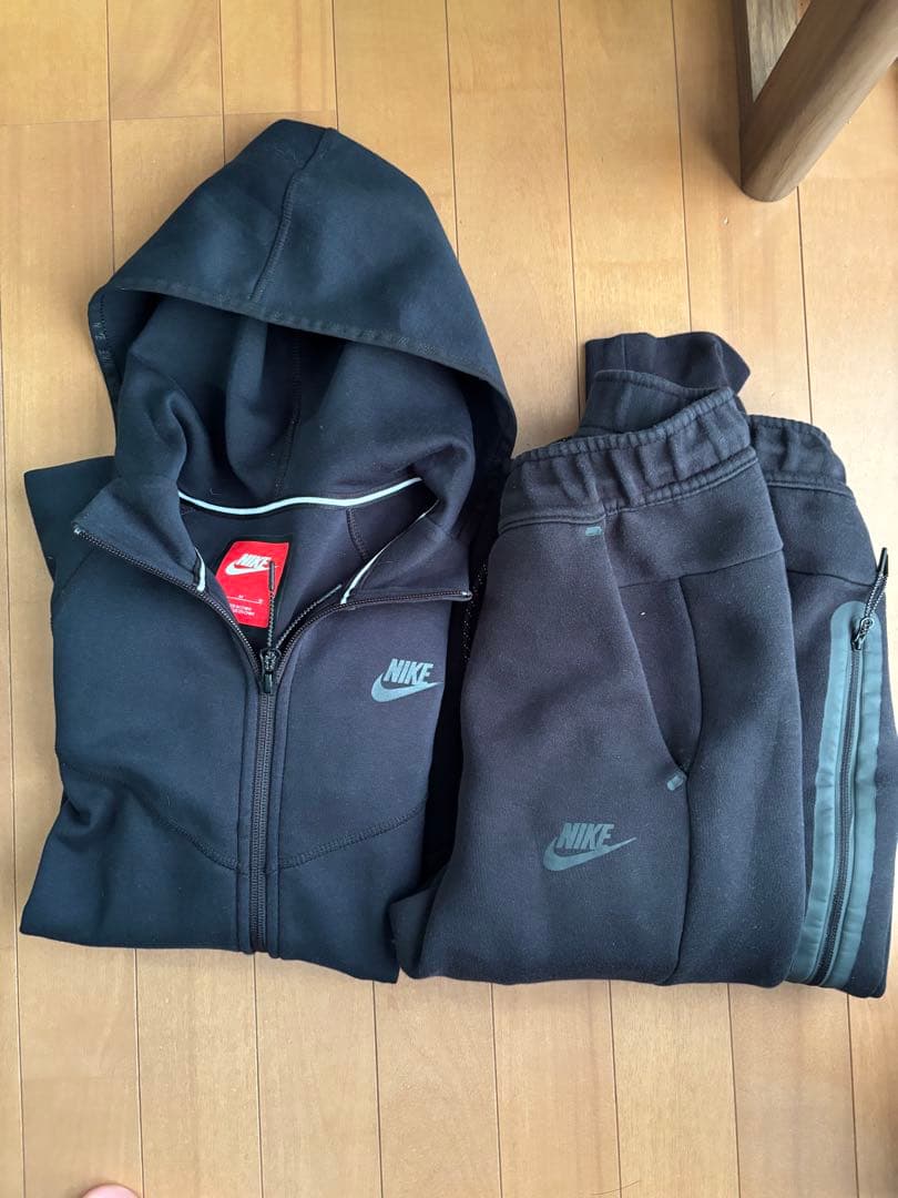 Nike テックフリース ブラック セットアップM S 赤タグ 正規品 - メルカリ