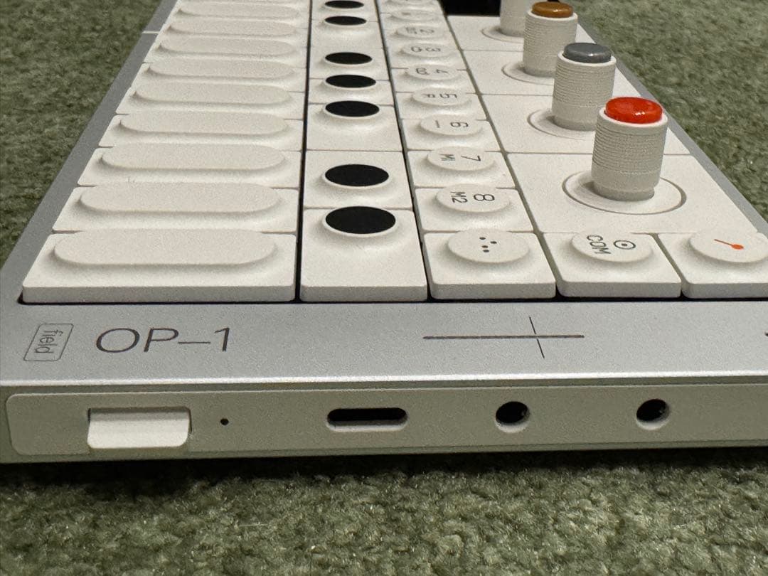 ゆ*ご様 【美品】teenage engineering op-1 field