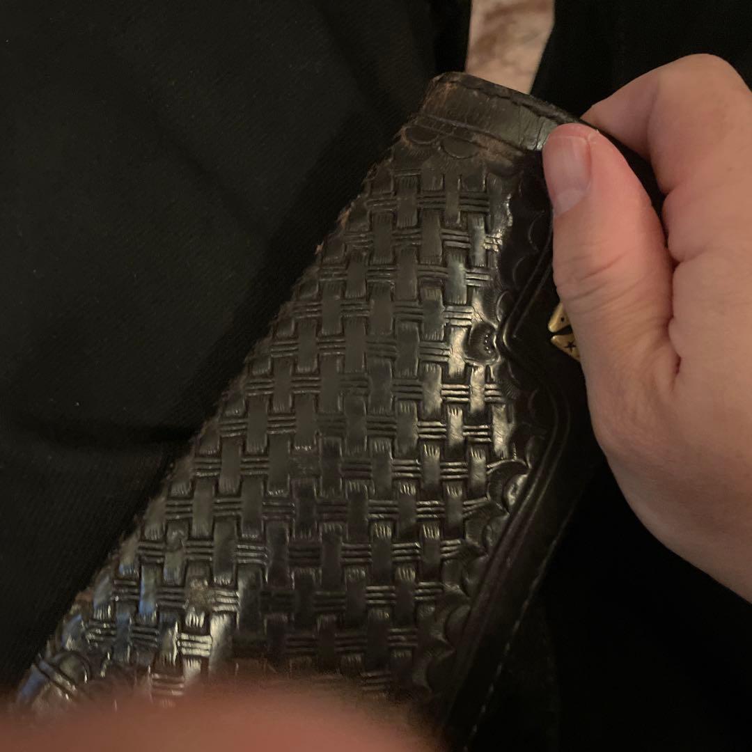 黒いレザー編み込みキーケース