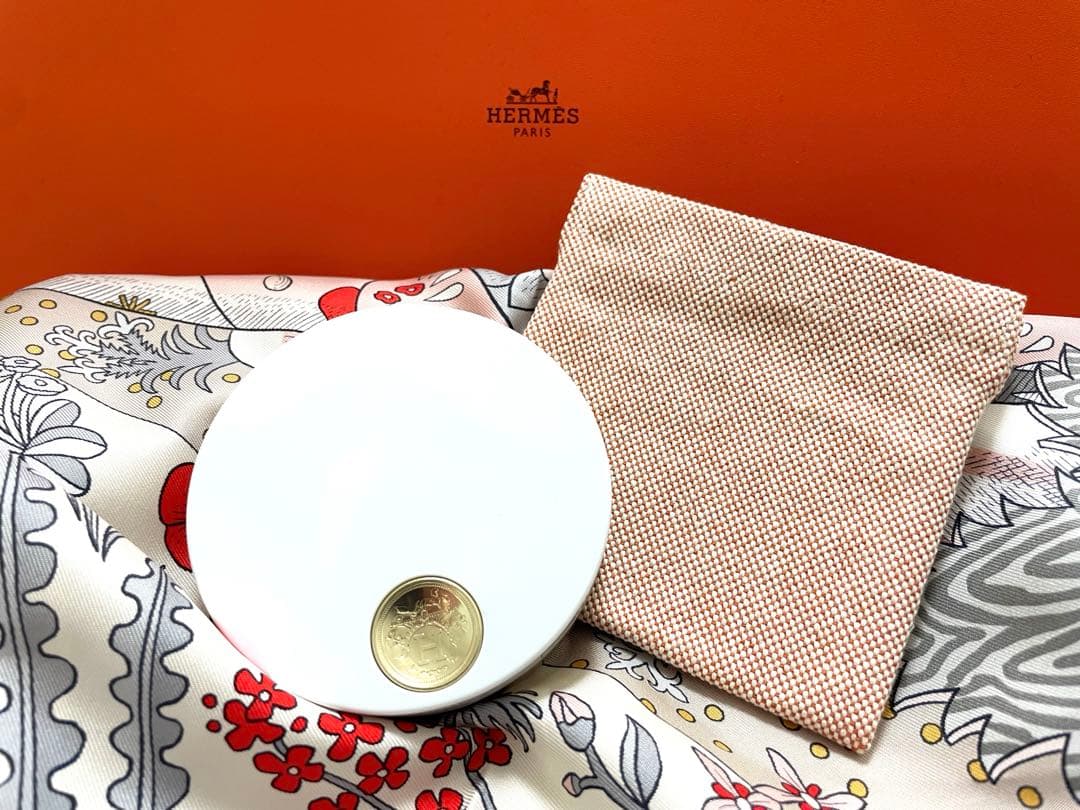 HERMÉS エルメスフェイスパウダー 《Hトリオ》 ボン ミン 01