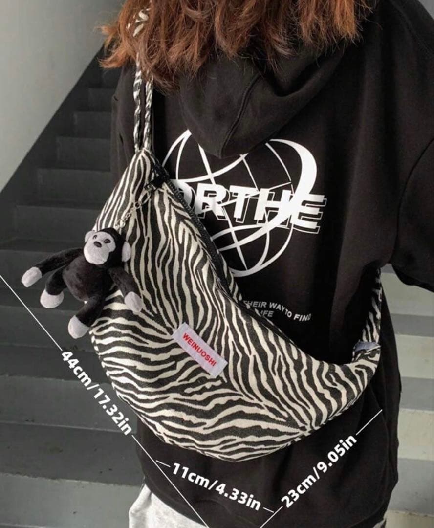 新品】ゼブラ柄 クロスボディバッグ キャンバス 大容量 - メルカリ
