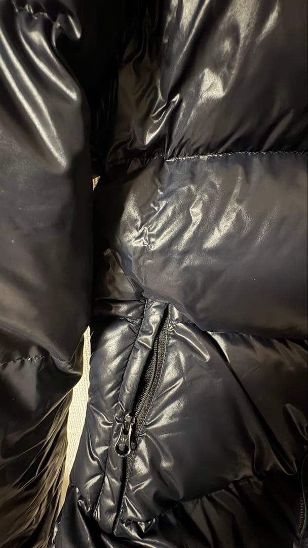 タトラス似フード付きブラックダウンジャケット