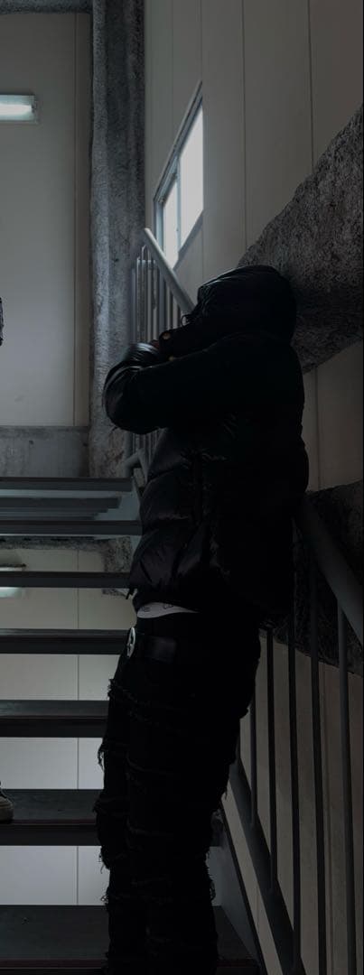 タトラス似フード付きブラックダウンジャケット