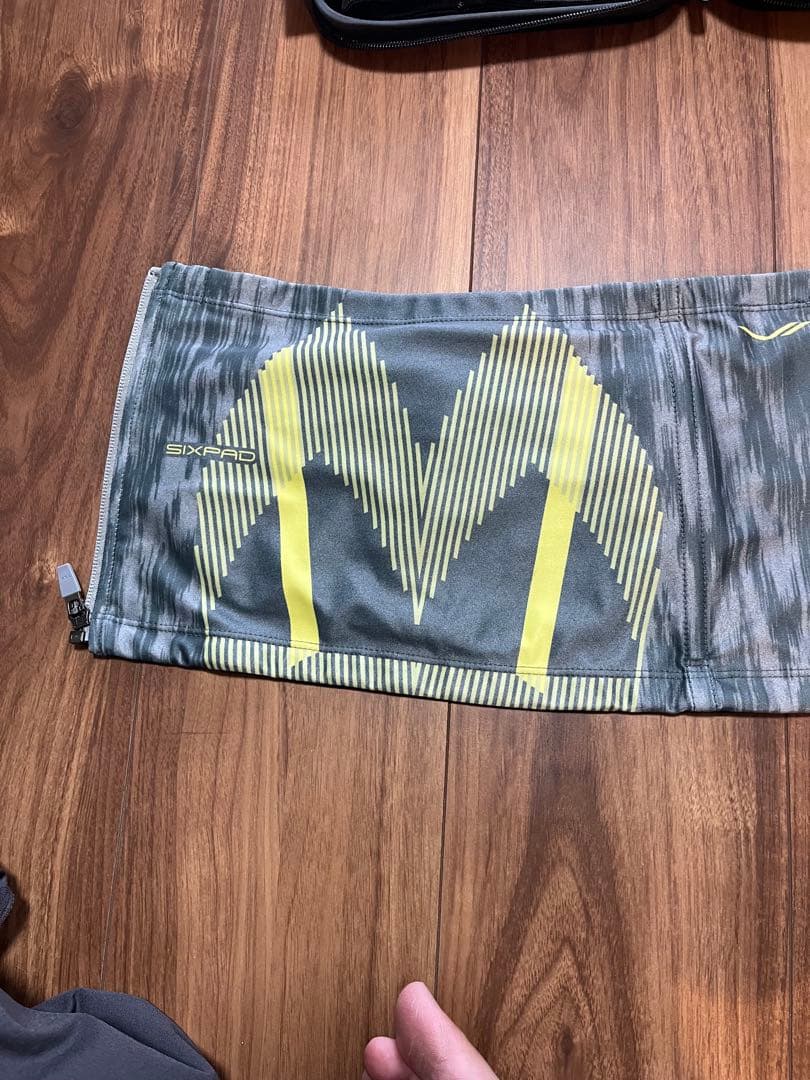 SIXPAD パワースーツコアベルト　M コントローラー付き