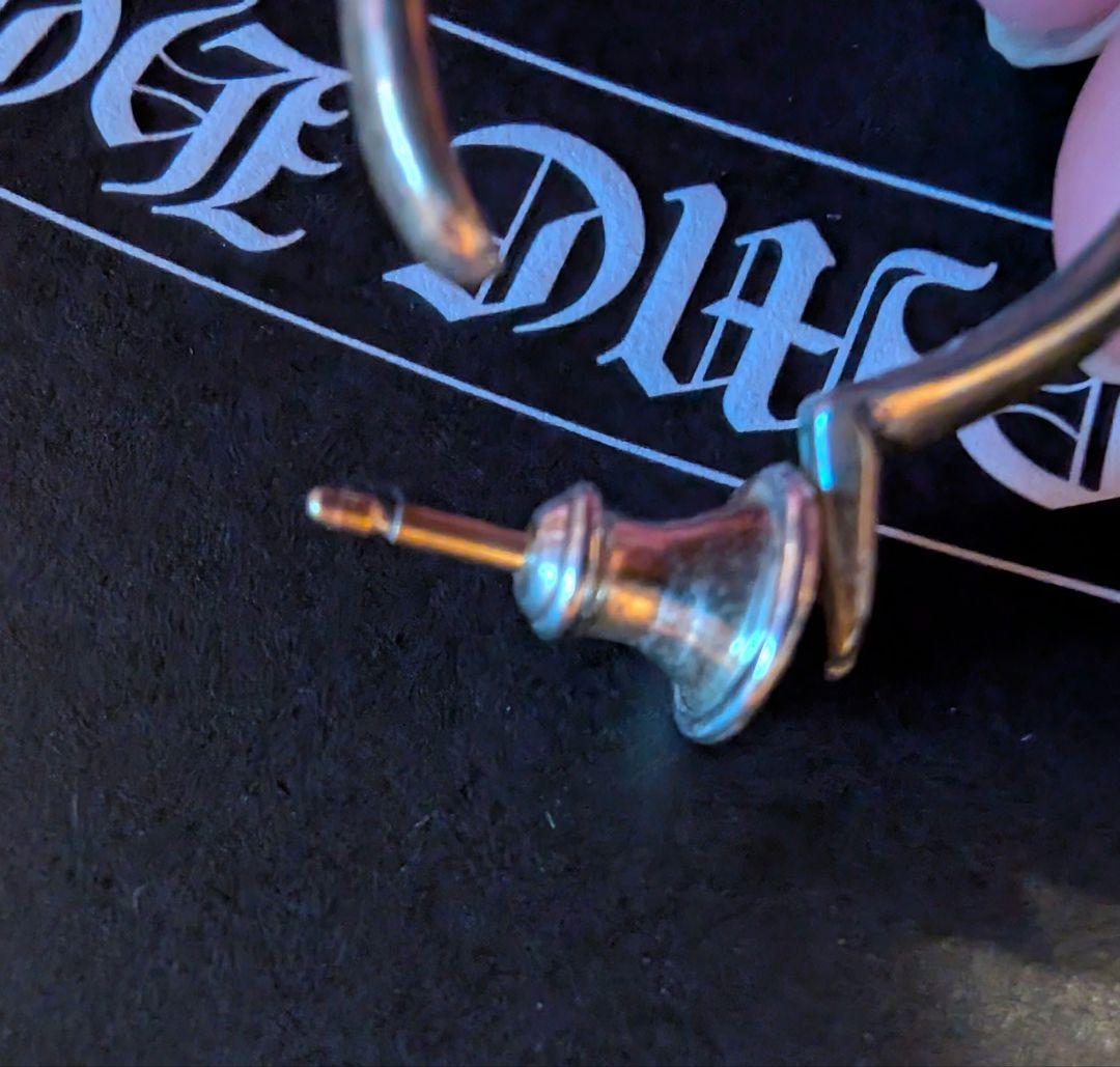 クロムハーツ タイニーCHクロスフープピアス