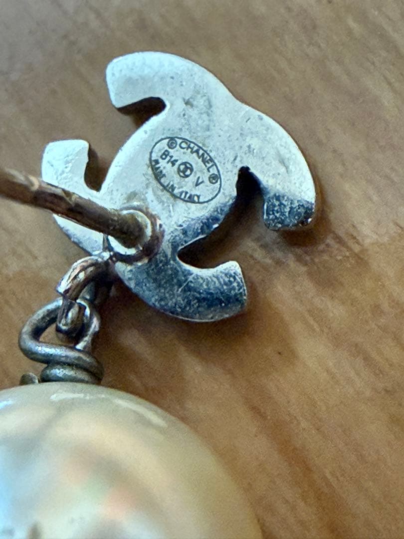 CHANELパールロゴピアス（片耳用）