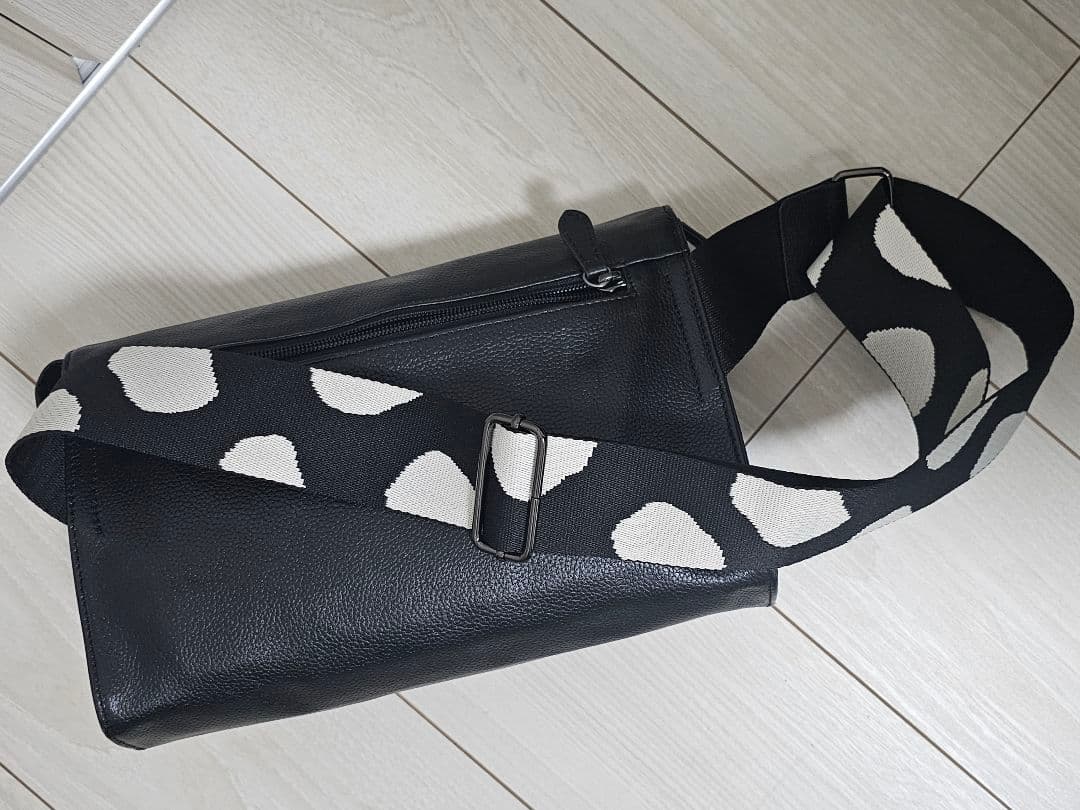 イアパピヨネ ear PAPILLONNER ショルダー ボディバッグ