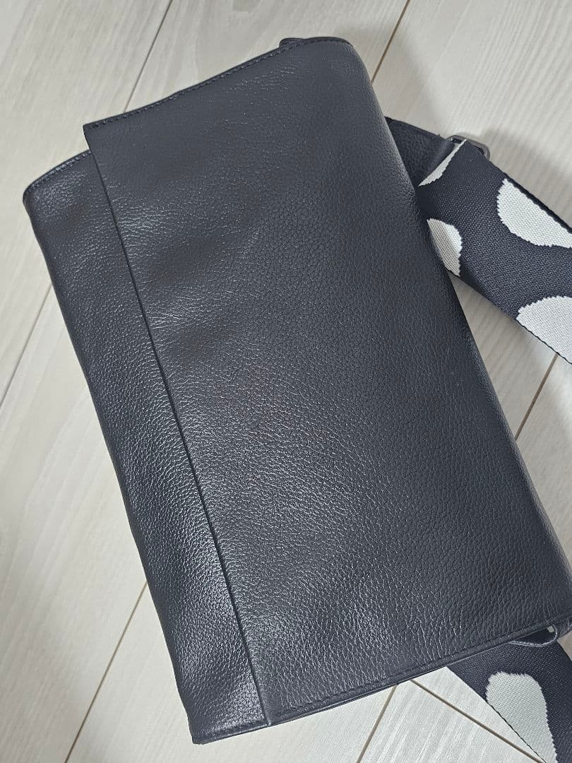 イアパピヨネ ear PAPILLONNER ショルダー ボディバッグ