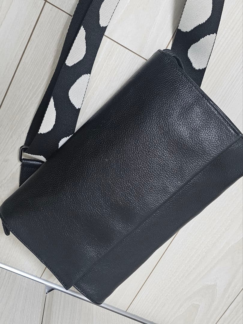 イアパピヨネ ear PAPILLONNER ショルダー ボディバッグ