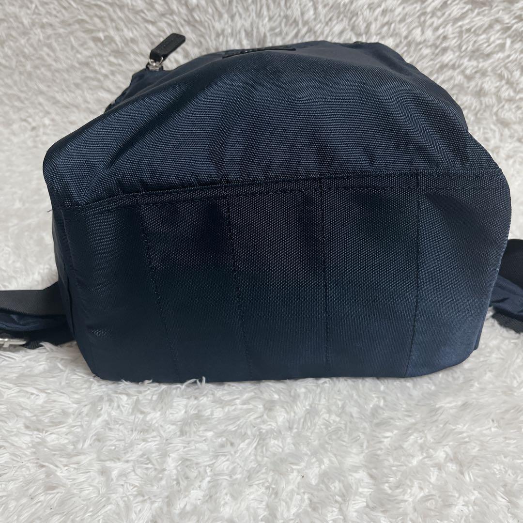 新品✨marimekko マリメッコ　メトロ　リュック　バックパック　紺