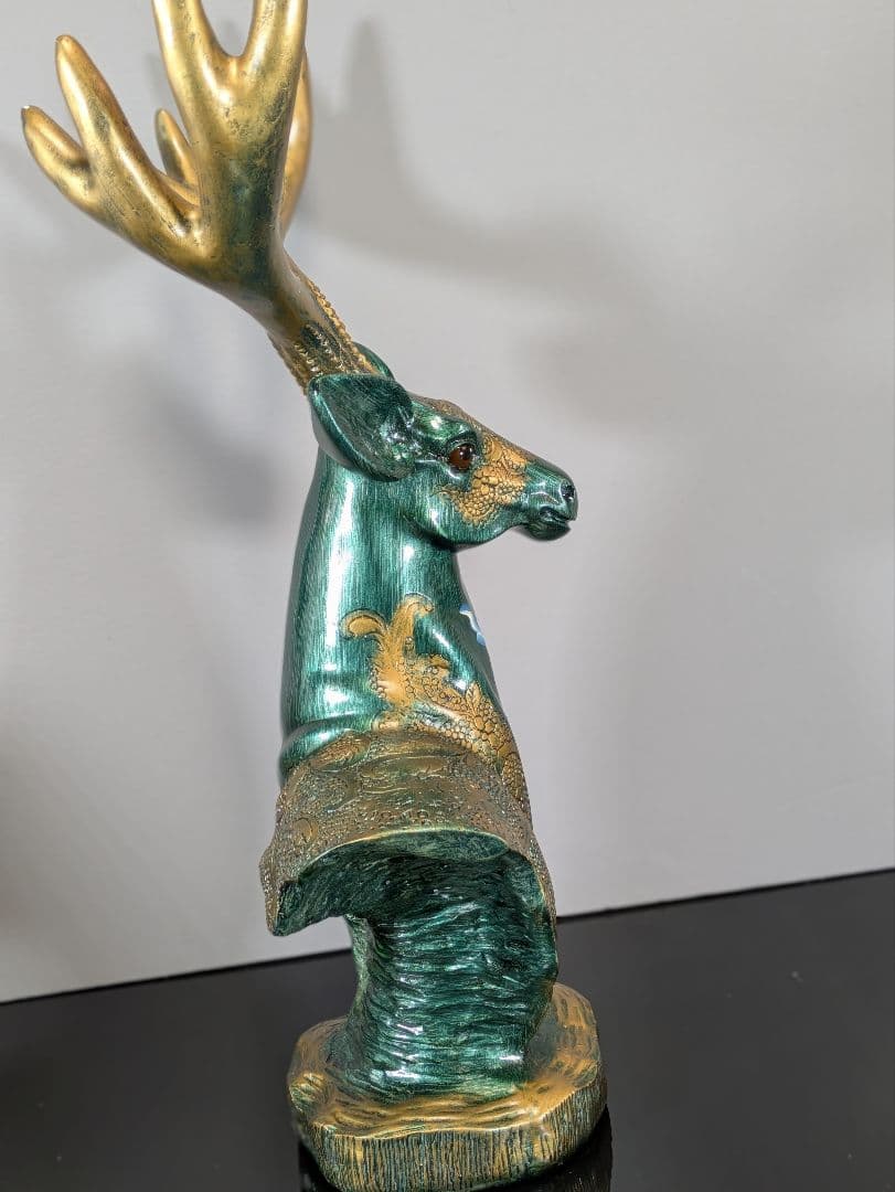 【セールス中】鹿 置物 金色の角 花模様 彫刻 アンティーク 置物 インテリア