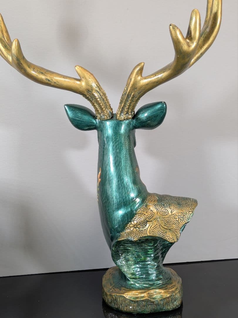【セールス中】鹿 置物 金色の角 花模様 彫刻 アンティーク 置物 インテリア