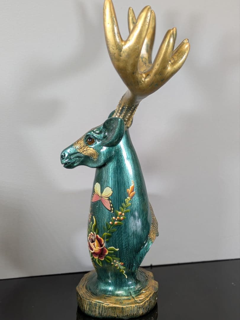 【セールス中】鹿 置物 金色の角 花模様 彫刻 アンティーク 置物 インテリア