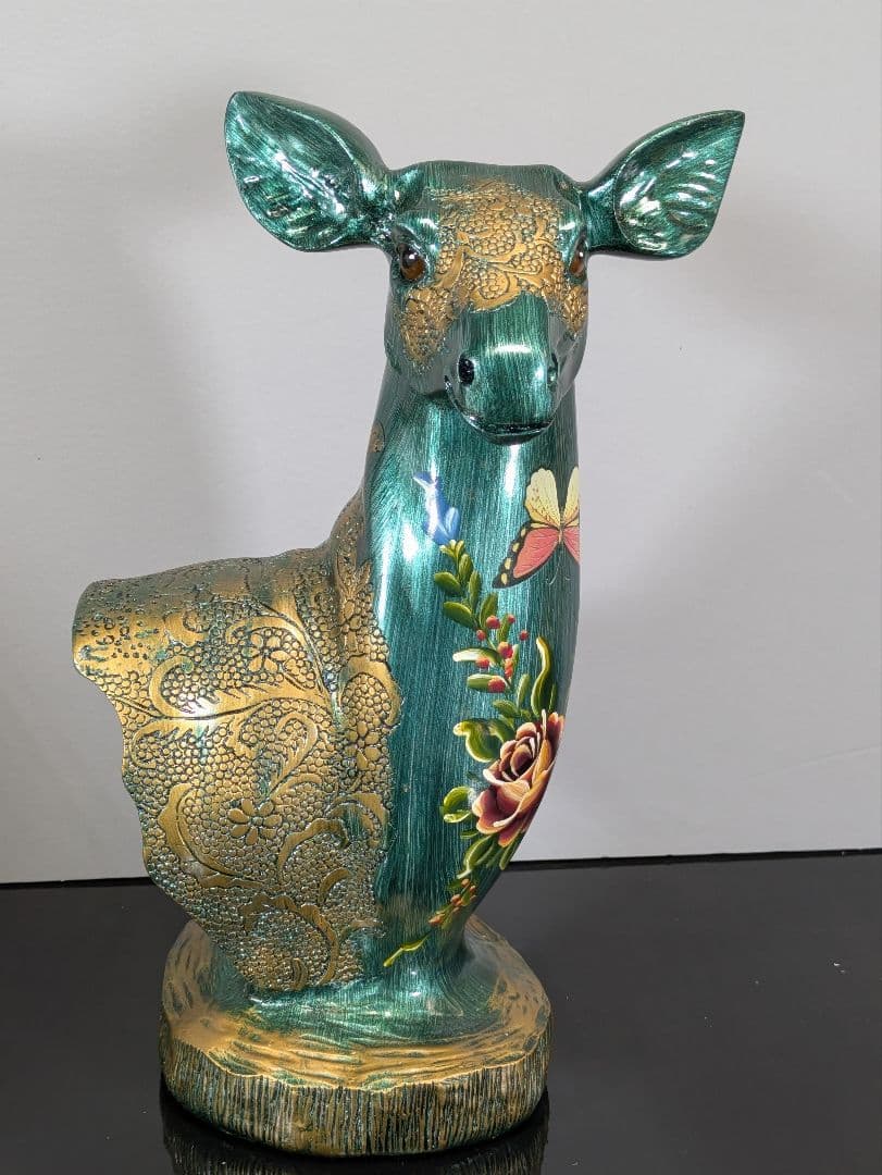 【セールス中】鹿 置物 金色の角 花模様 彫刻 アンティーク 置物 インテリア