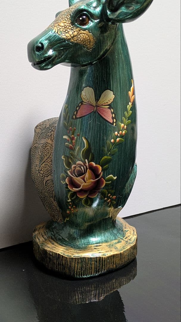 【セールス中】鹿 置物 金色の角 花模様 彫刻 アンティーク 置物 インテリア