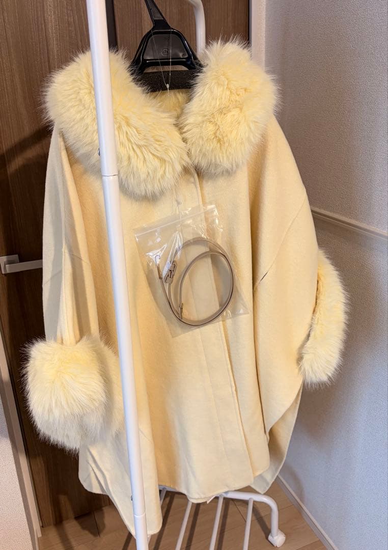 SNIDEL ファー付きミドルケープコートアイボリー - メルカリ