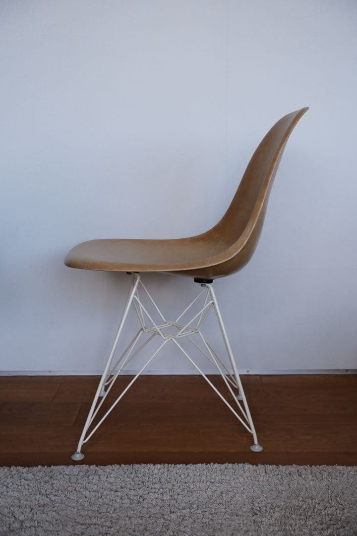 Eames Side Shell Chair Eiffel Base ①