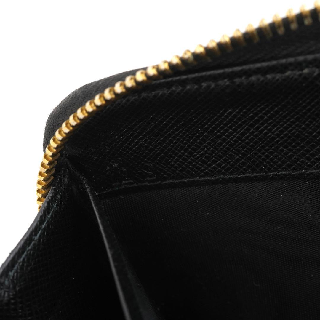 ゆん　PRADA 長財布　三角プレート　サフィアーノ　ラウンド